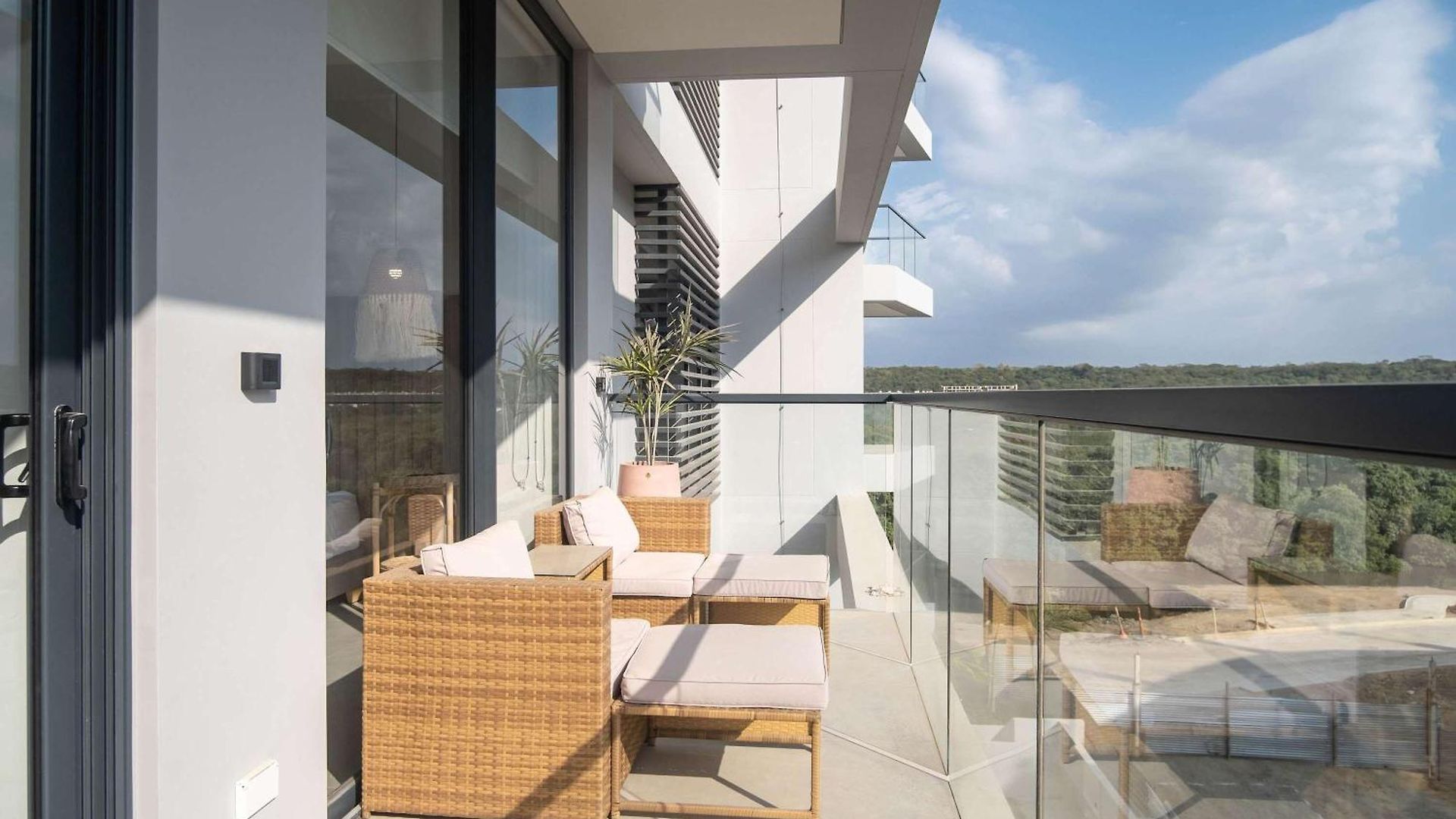 Enchanting 2br With Balcony In Morros