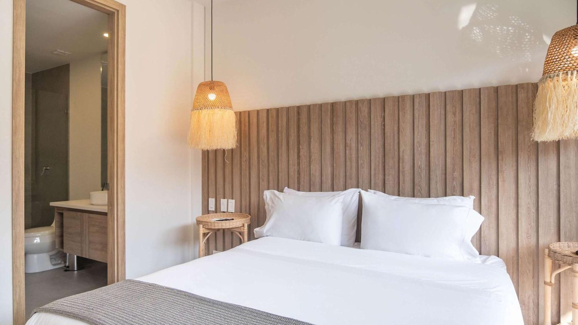 Enchanting 2br With Balcony In Morros *