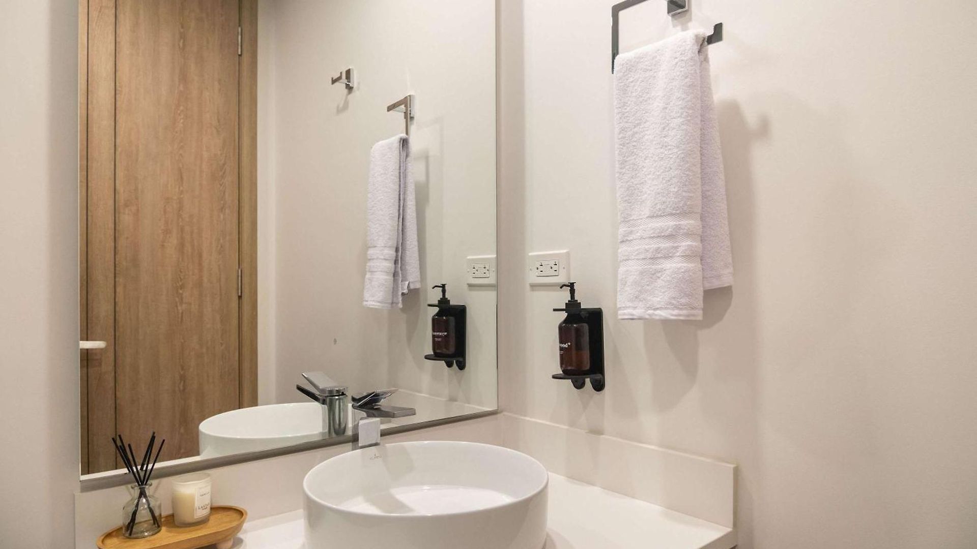 Apartamento Enchanting 2br With Balcony In Morros