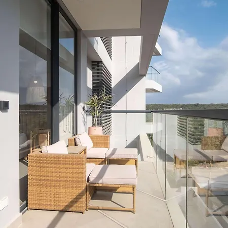Enchanting 2br With Balcony In Morros